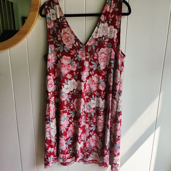 Loft Floral sundress on a red background, Flirty knit dress, sleeveless & v-neck - Picture 5 of 7